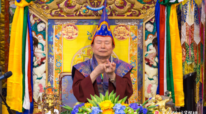 業障如同一鍋湯  每修持一次法  就像是以湯匙舀出一湯匙的湯